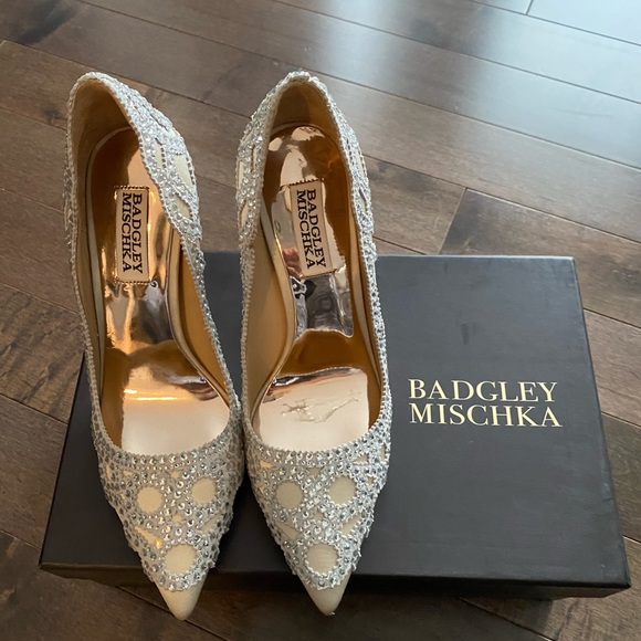 Badgley Mischka ROUGE EMBELLISHED EVENING SHOE - Picture 2 of 4